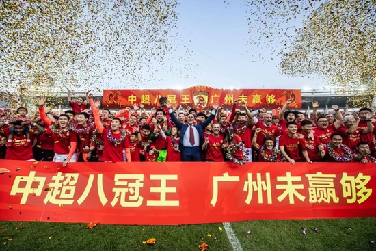 而且，听她话里的意思，苏家派来日本的高手，应该跟自己一样，都在准备从大阪乘坐私人飞机离开日本。